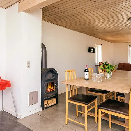 12 Person In Bredebro-by Traum