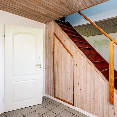 12 Person In Bredebro-by Traum