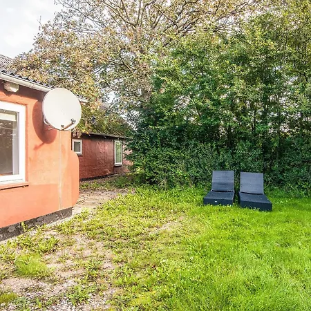 12 Person In Bredebro-by Traum *