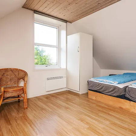 12 Person In Bredebro-by Traum