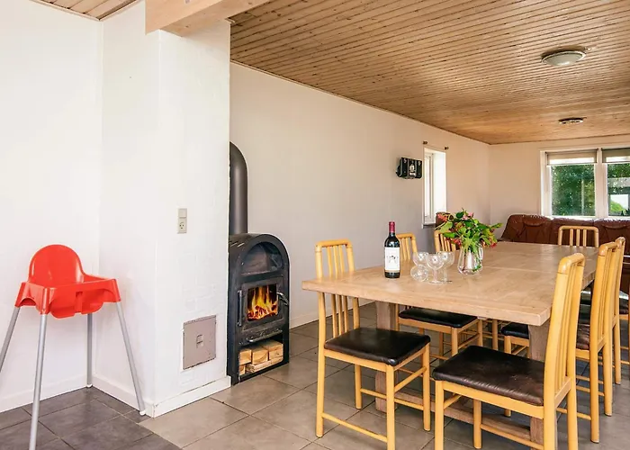 12 Person In Bredebro-by Traum