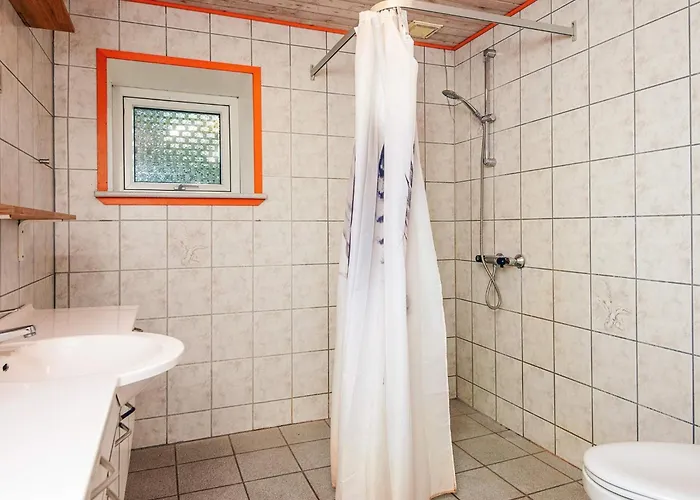 12 Person In Bredebro-by Traum *