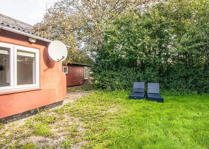 12 Person In Bredebro-by Traum *