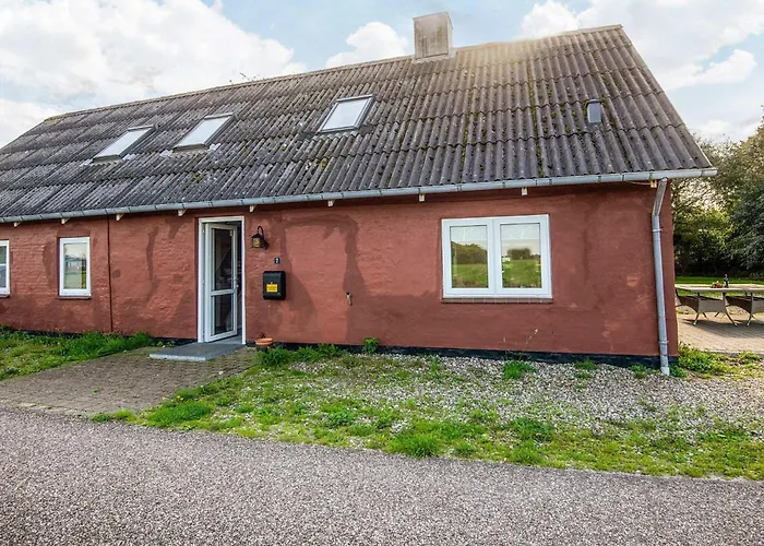 12 Person In Bredebro-by Traum